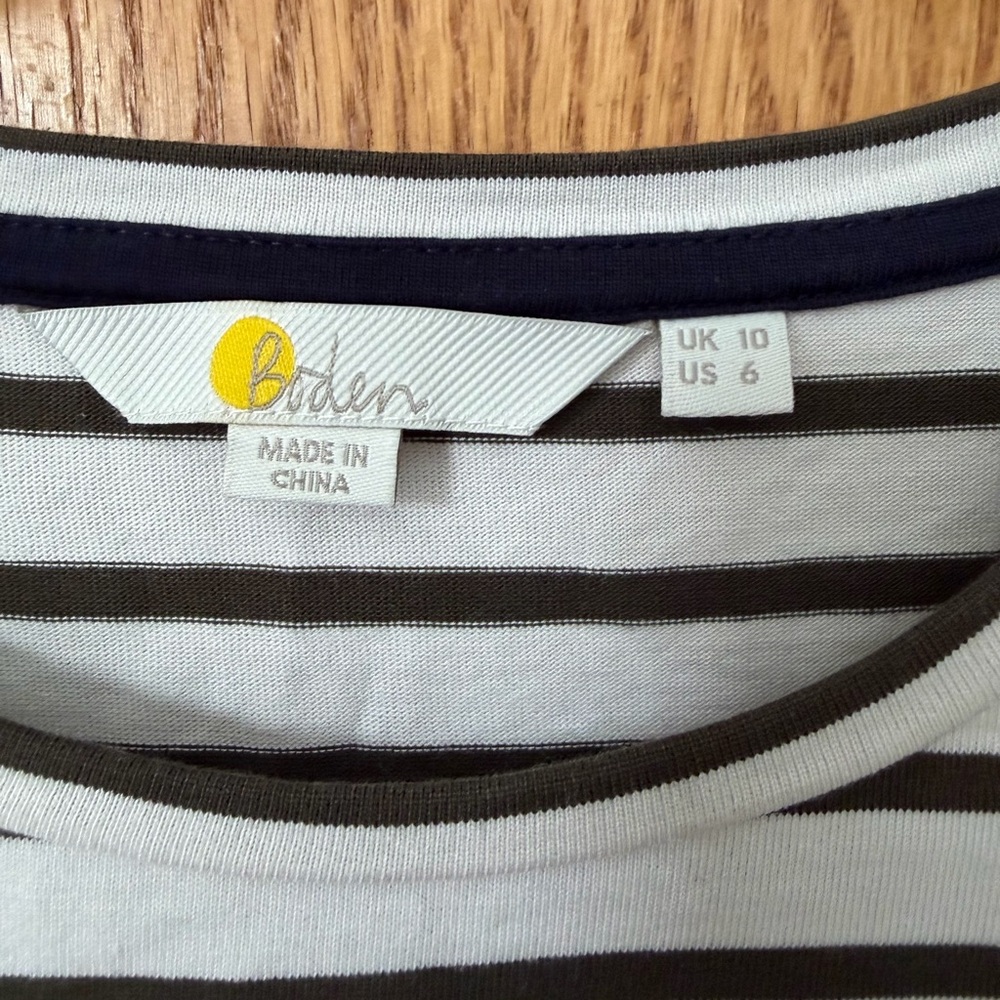 Boden Striped grayish green and White Women's puffed sleeve Top - size 4 - Picture 2 of 6